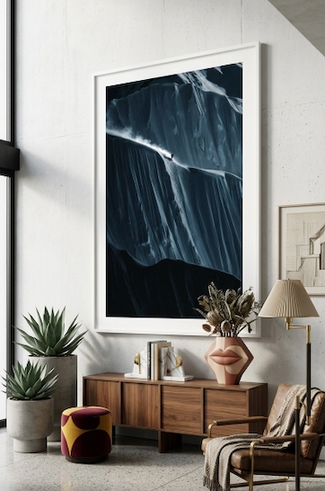 Film Grain & Raw Emotion: Why DOTCOM ART Chooses Imperfect Shots